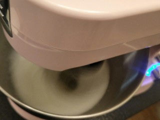 13、简单版轻乳酪蛋糕(8寸),分次加糖