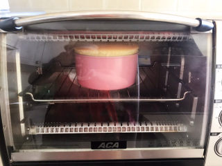 24、酸奶芝士蛋糕,这是烤20分钟左右的样子