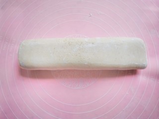 9、手抓饼蝴蝶酥,翻面。