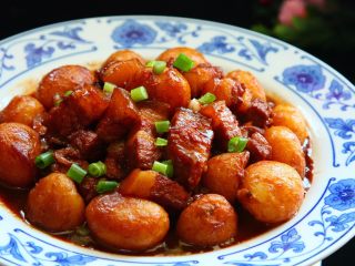 13、小土豆炖肉,诱人的一盘