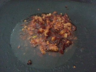 5、麻婆豆腐,勺一匙郫县豆瓣酱炒开