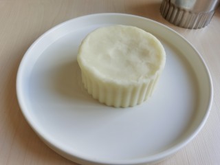 12、草莓山药,模具取下后就是这样子。