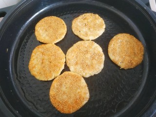 13、苹果饼,另一面煎至金黄就可以了