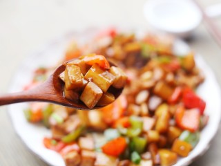 11、超下饭的双椒杏鲍菇,开吃啦,一口一勺根本停不下来。