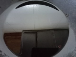 8、炸南瓜条,锅内放油烧到六成热