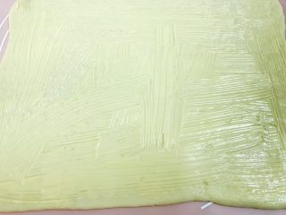 8、波兰种——香葱肉松手撕面包,刷上沙拉酱