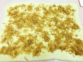 9、波兰种——香葱肉松手撕面包,再撒上肉松