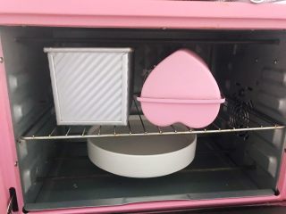 15、波兰种——香葱肉松手撕面包,放入不通电的烤箱摆入一碗热水二发至8分满