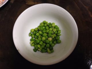 2、土豆沙拉卷,熟豌豆粒去皮