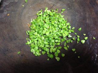 3、土豆沙拉卷,切小粒