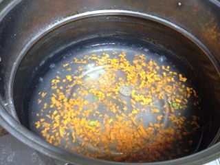 5、土豆沙拉卷,入开水锅焯至断生