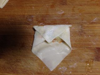 11、土豆沙拉卷,把上边向下折