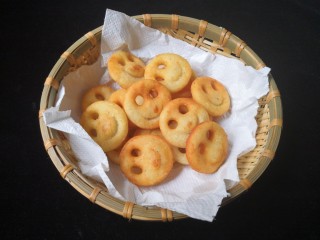 17、笑脸土豆饼,出锅。