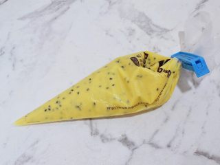 8、芝麻饼干,装入裱花袋
