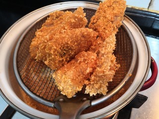 10、香酥粽,捞出后，放漏勺，沥干多余油份