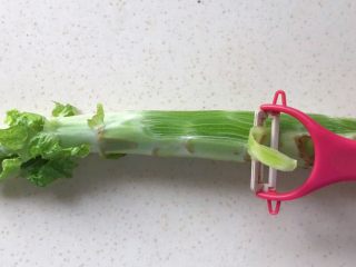 2、双脆时蔬,莴笋洗净削皮