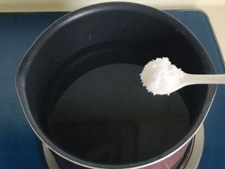 7、双脆时蔬,锅里放清水放一勺盐煮开