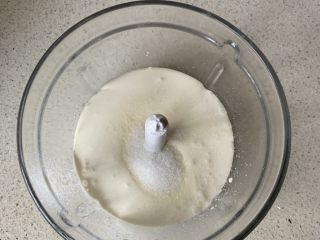 5、奥利奥木糠杯,淡奶油加糖打发