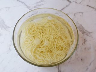 18、香菇肉酱拌面,捞出过两遍凉水