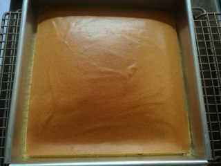 19、日式棉花蛋糕,出炉后晾凉脱模。