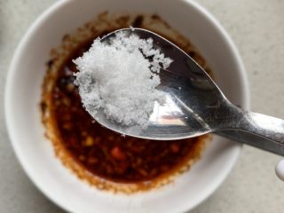 11、凉拌茄子,少许糖，拌匀