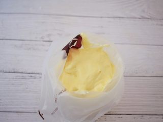 14、手指饼干,再把面糊装入裱花袋中