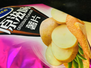 4、薯片鸡翅,薯片一包；