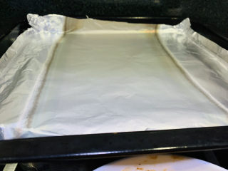 13、薯片鸡翅,烤盘铺锡纸；