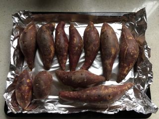 3、超简单的烤山芋,❗️半小时后记得把山芋翻个面