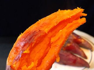 8、超简单的烤山芋,来一口？