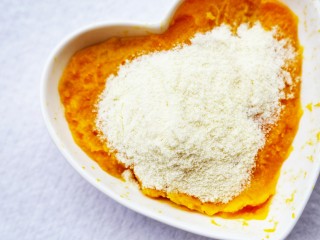 4、美食丨芝心红薯椰蓉球 一口一个超好吃～,加入奶粉