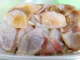 11、百香果果脯,全部沾好白糖密封放入冰箱冷藏腌制一晚