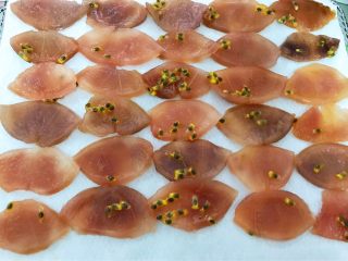 15、百香果果脯,摆放好