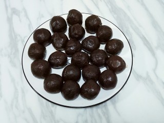 11、蛋黄酥,豆沙分成20克份