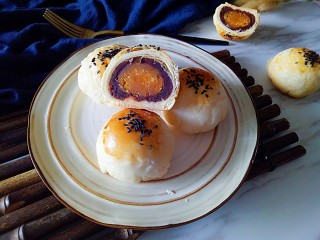 24、蛋黄酥,成品图