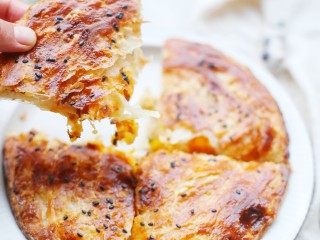 18、酥到掉渣的爆浆奶香芝士红薯饼,来吃一口呀。