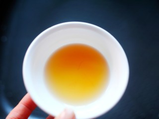 8、香甜细腻的奶香蔓越莓绿豆糕,不粘锅中分多次加入芝麻油。