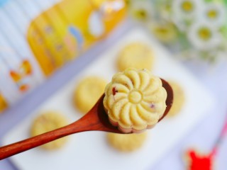 13、香甜细腻的奶香蔓越莓绿豆糕,超级美。