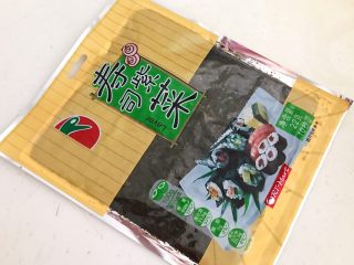 2、宝宝健康食谱  美味小零食夹心海苔,寿司海苔
