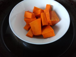 4、脆皮南瓜饼,隔水蒸熟