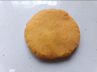 10、脆皮南瓜饼,按成饼状