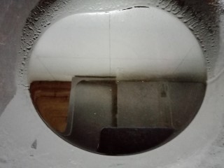 12、脆皮南瓜饼,锅内放油烧热