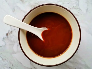 7、糖醋茄子拌饭,加半碗水调匀。