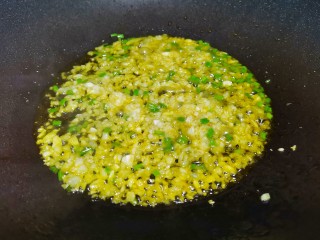 11、糖醋茄子拌饭,留底油，炒香蒜末，