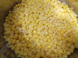 7、豌豆糕,水份放的刚好,豌豆已经开花了。