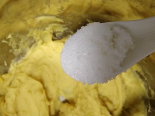 10、豌豆糕,放一汤匙白糖。