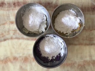 4、自制鲜芋圆,每份里加入45g木薯淀粉