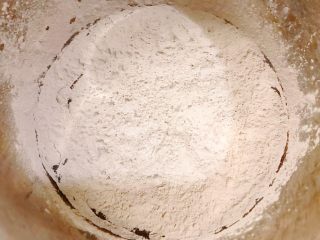 10、清热祛湿茯苓膏,凉透后加入黑凉粉粉