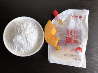 1、脆皮空心南瓜球,准备主要食材