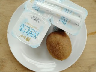 1、奇异果酸奶棒,准备材料